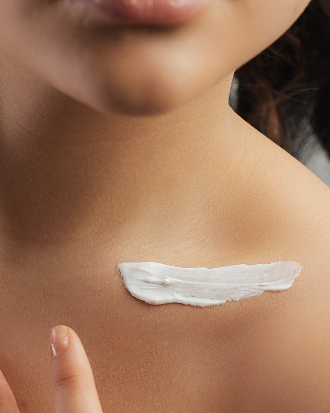 Neck and décolleté Care is applied to the décolleté