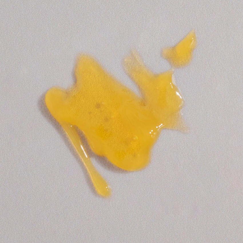 Nahaufnahme Textur - gelb-gelige Augencreme