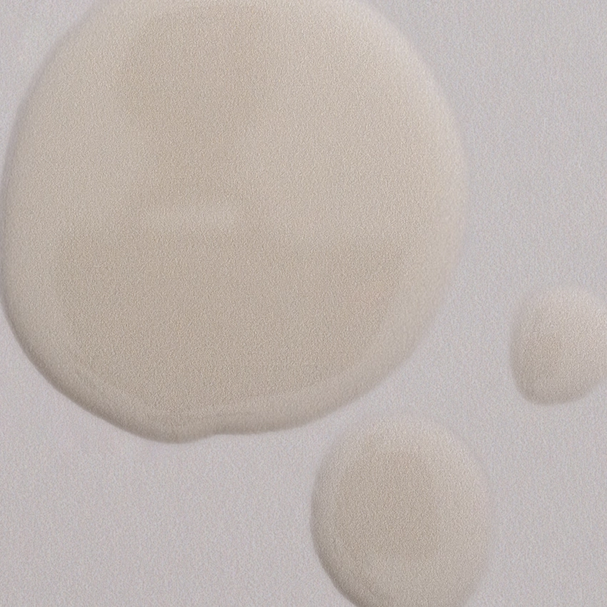 Nahaufnahme Textur - durchsichtiges, leicht gelbliches Arganöl Deluxe