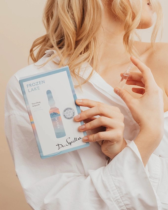 Woman holding a Dr. Spiller ampoule set packaging