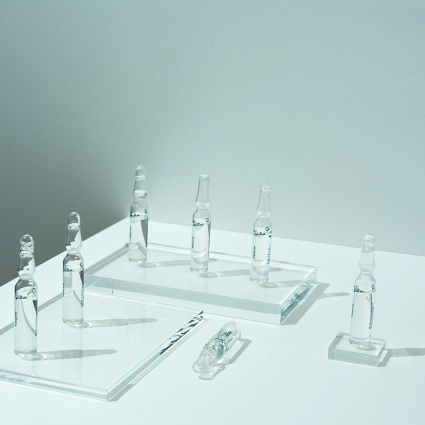 Several ampoules are placed on glass plates on a table