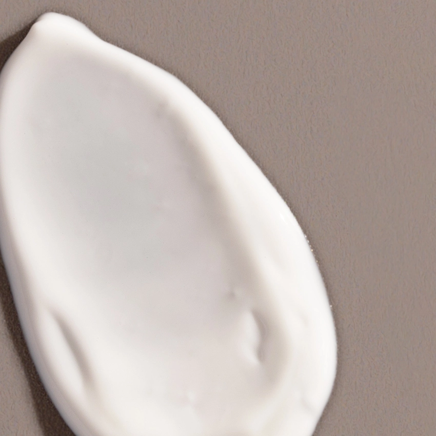 Close-up texture - Daily Moisturizing Fluid white cream texture