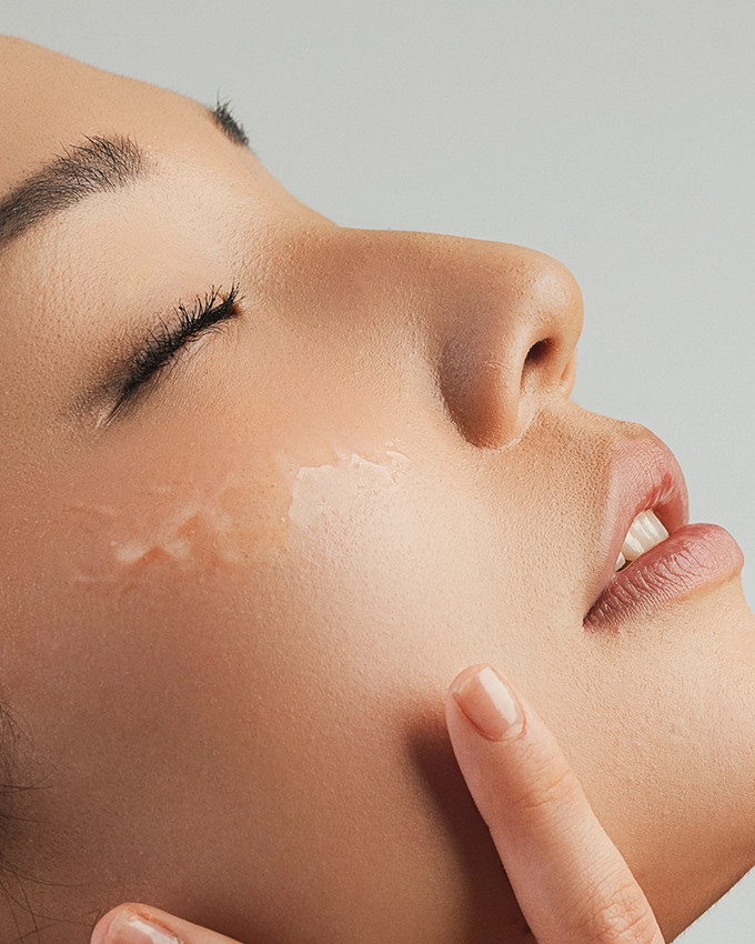 Auftragen des Gesichtsserums