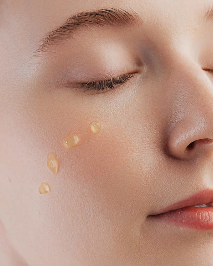 Punktierte Anwendung einer Augenpflege