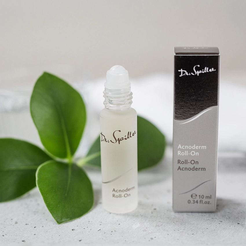 Acnoderm Roll-on auf dekorativ platziert